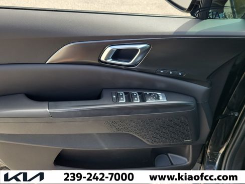 Certified 2025 Kia Carnival SX Prestige FWD image 23