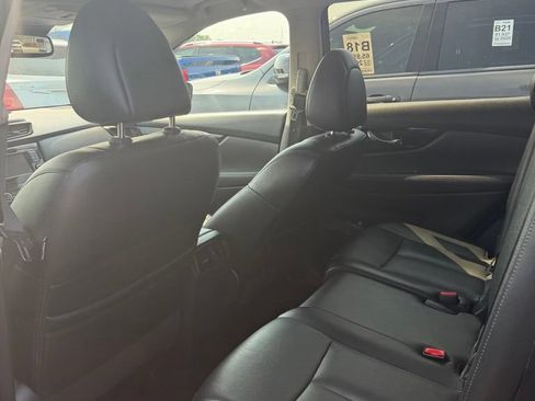 Used 2017 Nissan Rogue SL w/ SL Premium Package FWD image 8