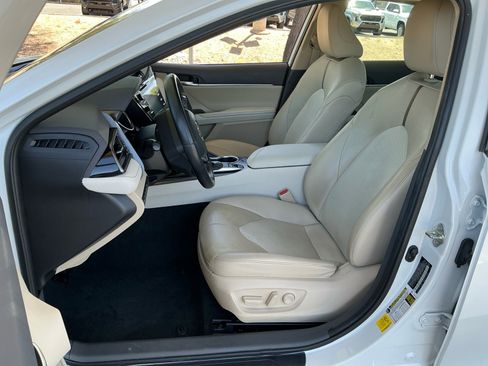 Used 2020 Toyota Camry XLE w/ Driver Assist Package FWD image 14