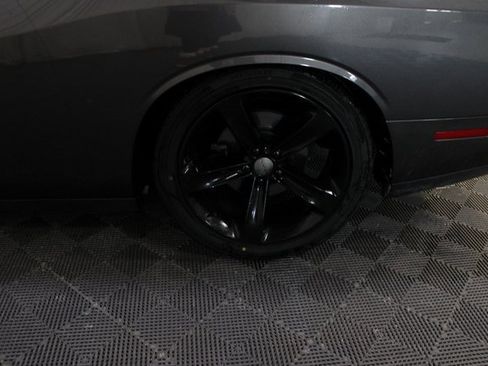 Used 2016 Dodge Challenger R/T image 9