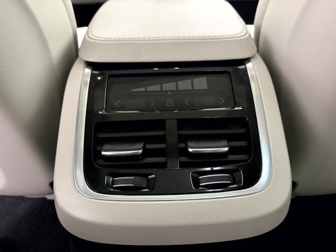 Used 2020 Volvo XC90 T5 Momentum AWD/4WD image 23