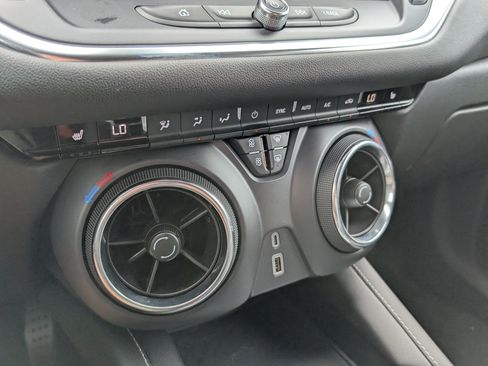 Used 2025 Chevrolet Blazer LT AWD/4WD image 16