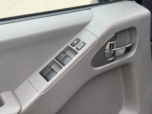 Used 2020 Nissan Frontier SV image 17