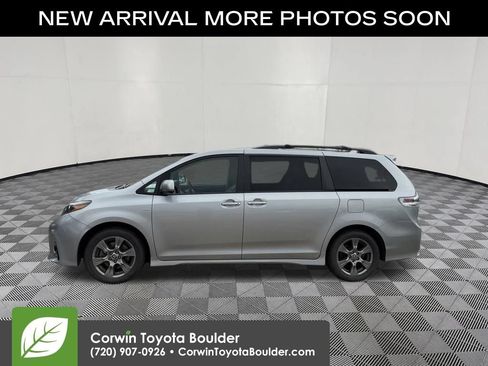 Used 2019 Toyota Sienna SE w/ SE Preferred Package AWD/4WD image 4