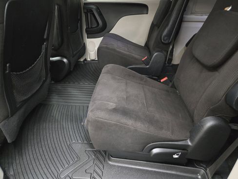 Used 2011 Dodge Grand Caravan Crew image 9