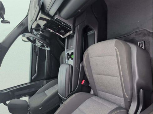 Used 2025 GMC Acadia Elevation image 21