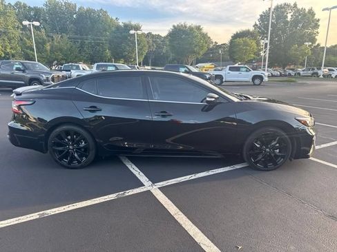 Used 2023 Nissan Maxima SR w/ Sport Mat Group FWD image 2