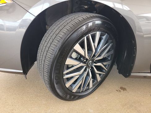 Used 2025 Nissan Altima 2.5 SV FWD image 31