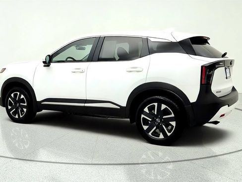 Used 2025 Nissan Kicks SV AWD/4WD image 7