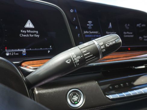 Used 2023 Cadillac Escalade Premium Luxury AWD/4WD image 24