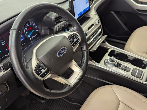 Certified 2022 Ford Explorer XLT w/ Equipment Group 202A image 4