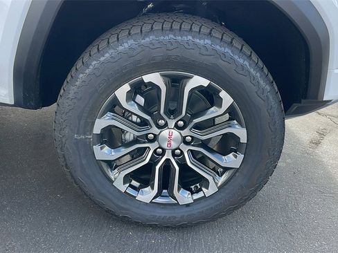 New 2026 GMC Canyon Denali image 9