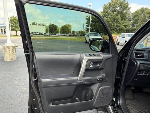 Used 2023 Toyota 4Runner Limited AWD/4WD image 37