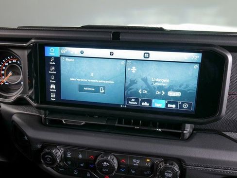 Used 2025 Jeep Gladiator Rubicon w/ Convenience Group image 16