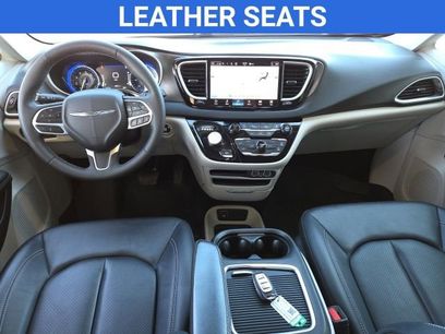 Used 2024 Chrysler Pacifica Touring-L