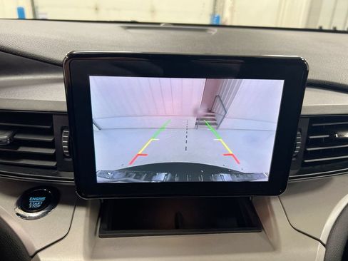 Used 2023 Ford Explorer XLT AWD/4WD image 15
