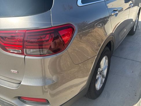 Used 2019 Kia Sorento L FWD image 11
