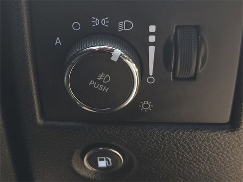 Used 2022 Jeep Grand Cherokee Limited image 27