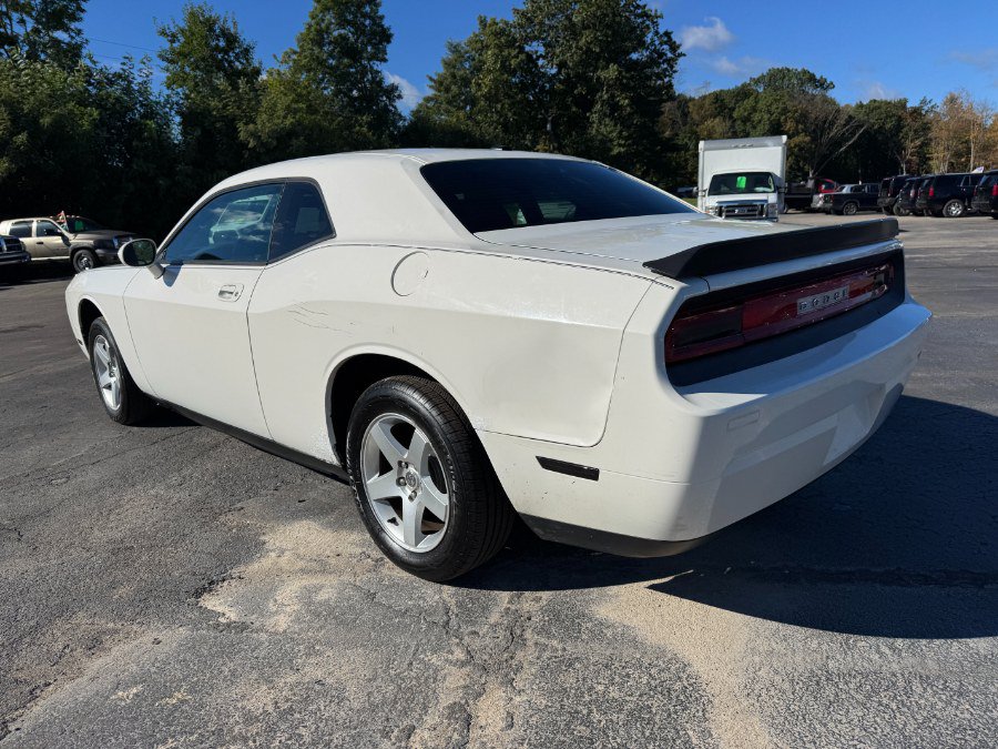 Used 2010 Dodge Challenger SE RWD image 3