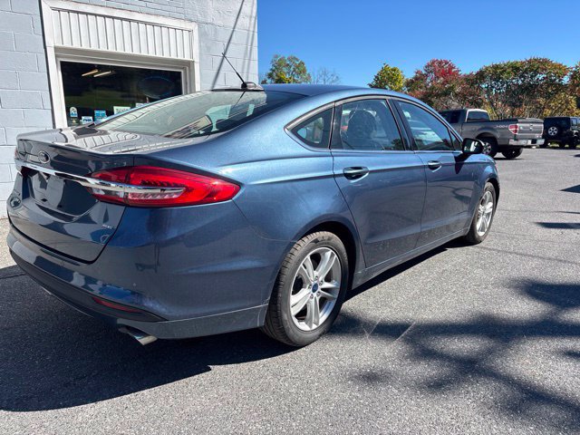 Used 2018 Ford Fusion SE w/ Fusion SE Technology Package FWD image 3