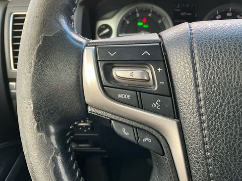 Used 2016 Toyota Land Cruiser image 18