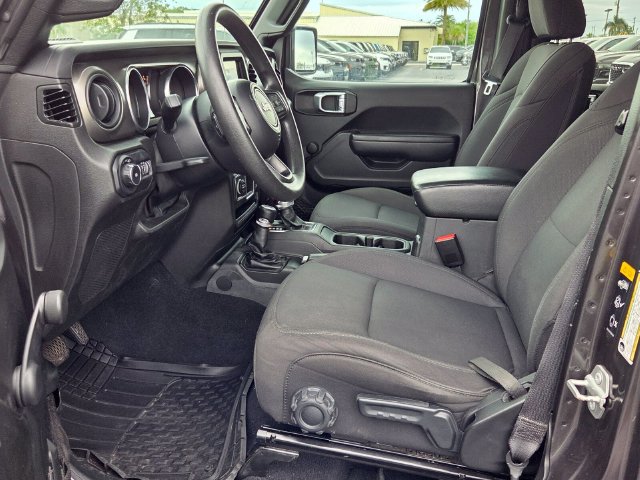 Used 2022 Jeep Wrangler Unlimited Sport AWD/4WD image 9