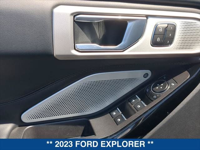 Certified 2023 Ford Explorer Platinum w/ Technology Package AWD/4WD image 11