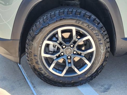 Used 2025 Chevrolet Equinox ACTIV AWD/4WD image 16