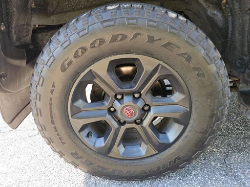 Used 2016 Toyota 4Runner SR5 AWD/4WD image 30