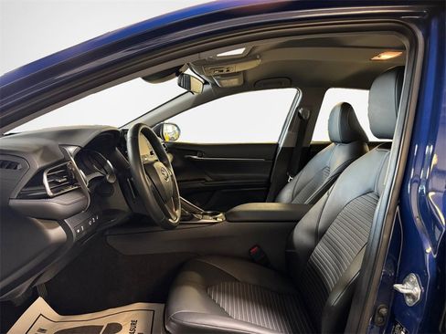 Used 2023 Toyota Camry SE w/ Cold Weather Package image 12