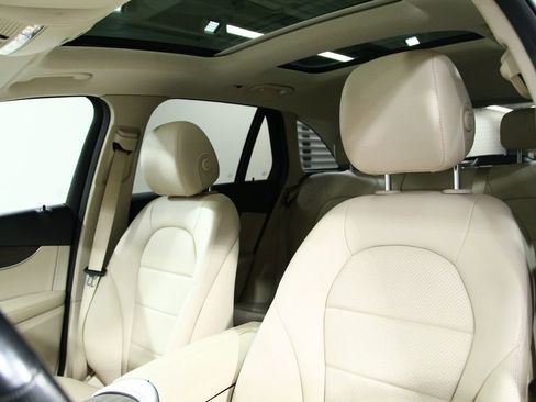 Used 2019 Mercedes-Benz GLC 300 4MATIC image 6