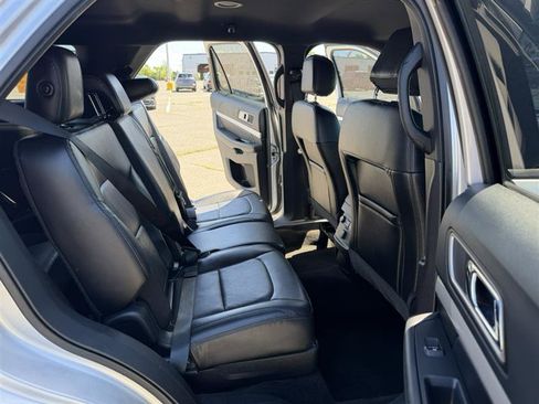 Used 2016 Ford Explorer XLT w/ Equipment Group 202A AWD/4WD image 13
