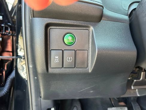 Used 2019 Honda HR-V LX image 13