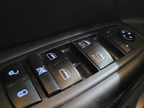 Used 2019 Jeep Grand Cherokee Limited image 27