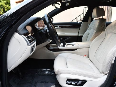 Used 2022 BMW 750i xDrive 750i xDrive w/ M Sport Package image 24