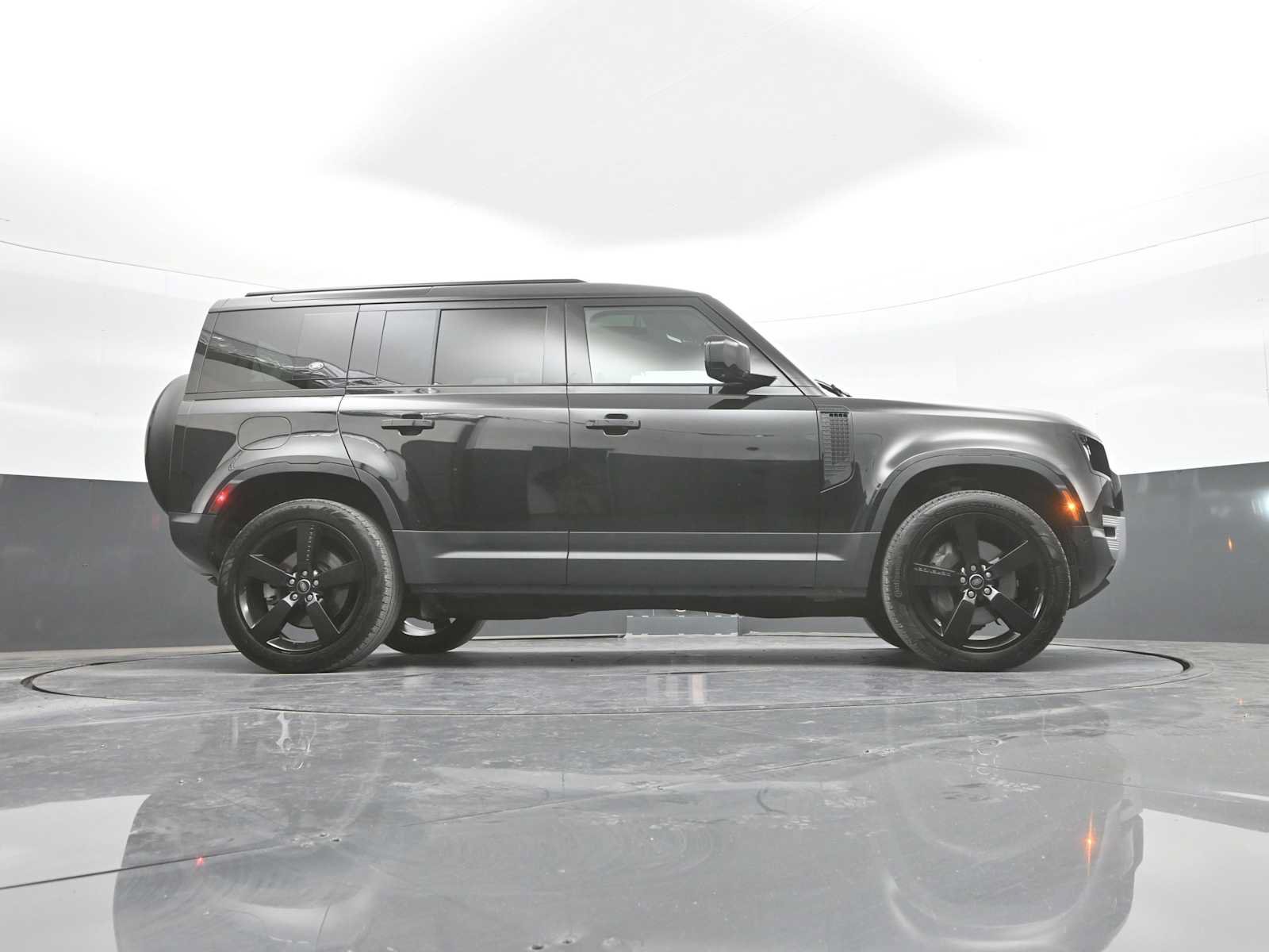 Used 2023 Land Rover Defender 110 SE AWD/4WD image 42