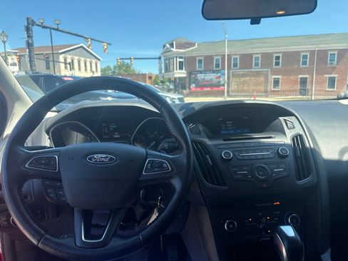 Used 2016 Ford Focus SE w/ SE Sport Package FWD image 13