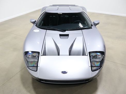 Used 2006 Ford GT image 10
