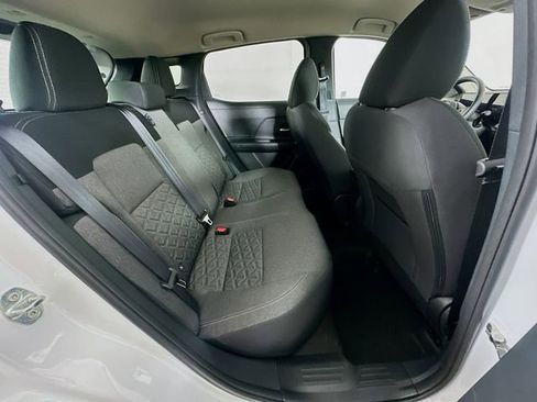 Used 2025 Nissan Kicks SV AWD/4WD image 8