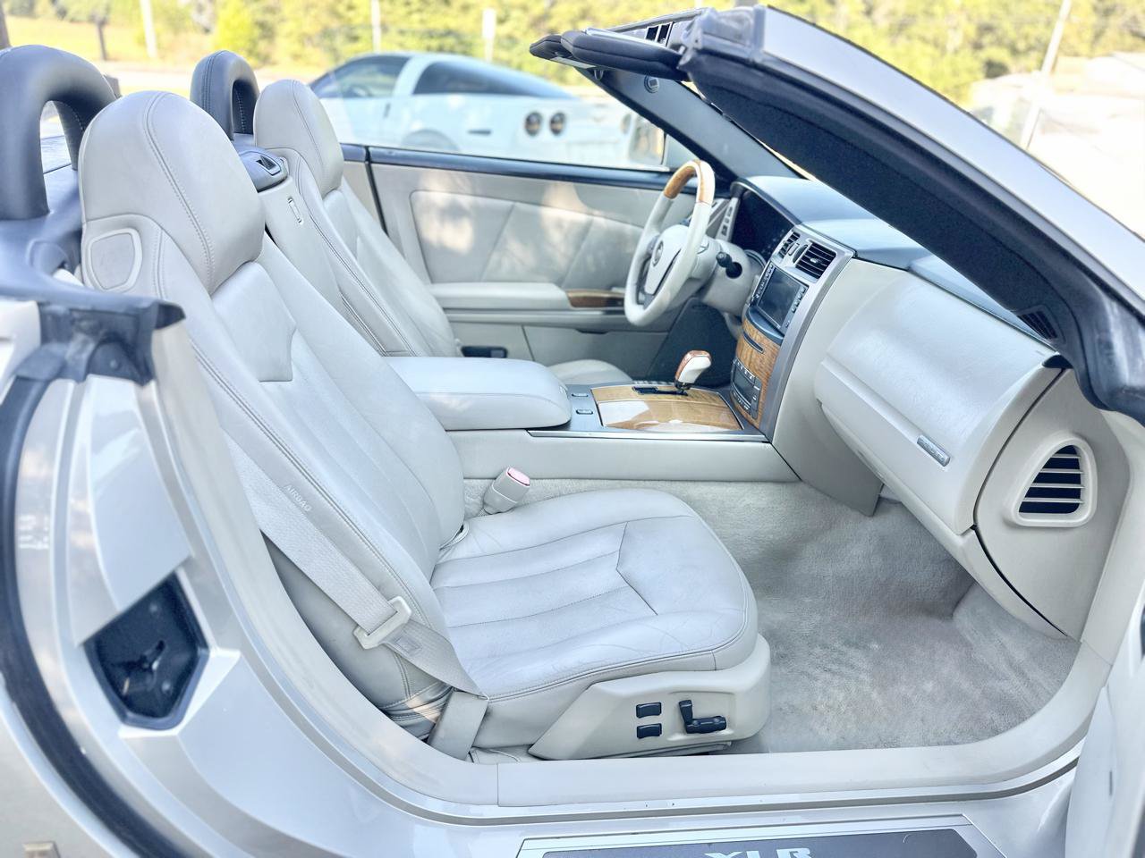Used 2006 Cadillac XLR RWD image 20