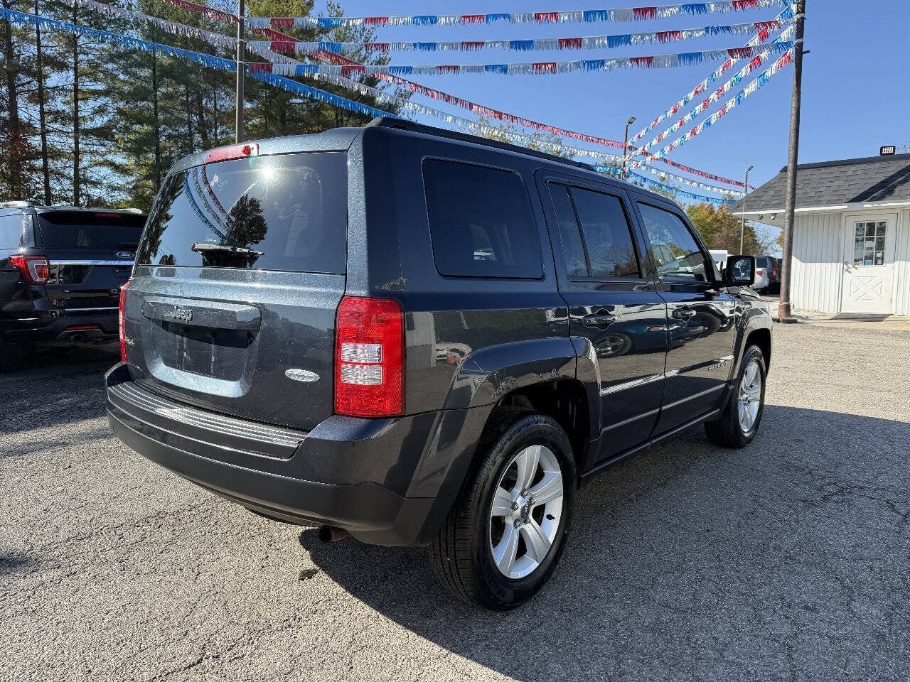 Used 2014 Jeep Patriot Latitude AWD/4WD image 3