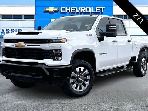 Used 2025 Chevrolet Silverado 2500 Custom w/ Custom Value Package image 3