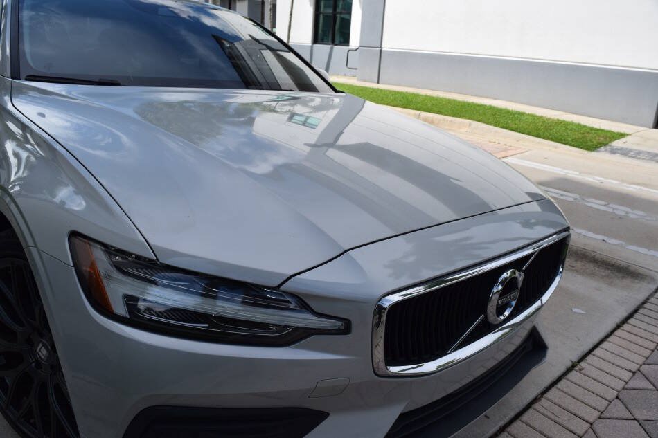 Used 2019 Volvo S60 T5 Momentum w/ Multimedia Package FWD image 10