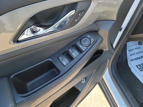 Used 2023 Chevrolet Traverse LT image 13