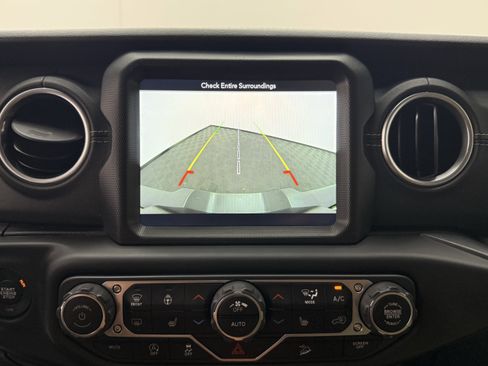 Used 2018 Jeep Wrangler Unlimited Sahara AWD/4WD image 20
