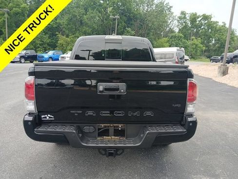 Used 2022 Toyota Tacoma TRD Sport w/ TRD Premium Sport Package AWD/4WD image 5