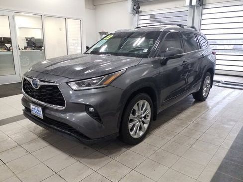 Used 2023 Toyota Highlander Limited image 2