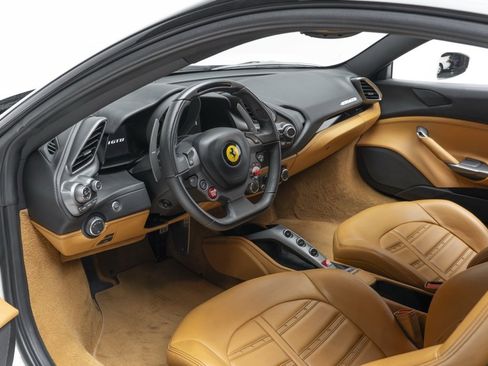 Used 2016 Ferrari 488 GTB Base image 11