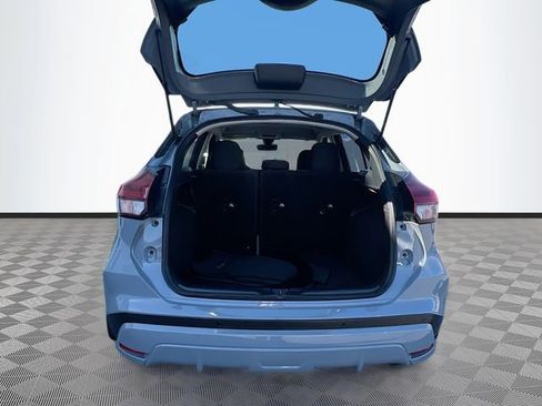 Used 2022 Nissan Kicks SV w/ Interior Electronics Package FWD image 23