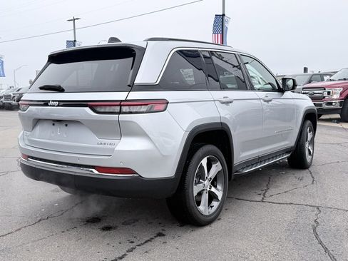 Used 2024 Jeep Grand Cherokee Limited image 8